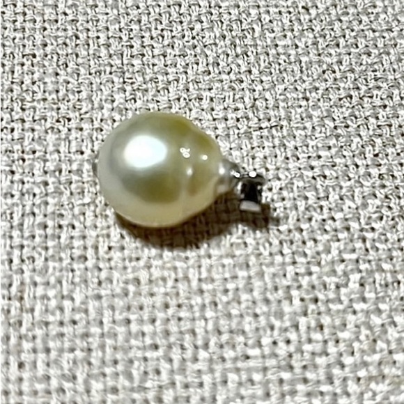 Outstanding 13 x 15 mm Natural Gold Australian South Sea Oval Drop Pearl Pendant